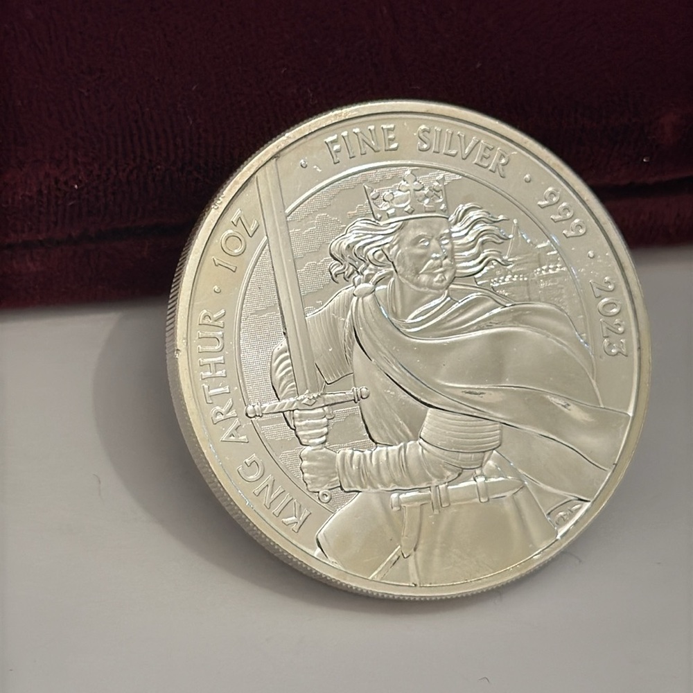 Silver Coin 1 Ounce 999 Fine Silver King Arthur Coin 2023 the Queen Elizabeth - Picture 8 of 8